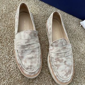 Stuart Weitzman Gold and Cream Leather loafer sz 8.5